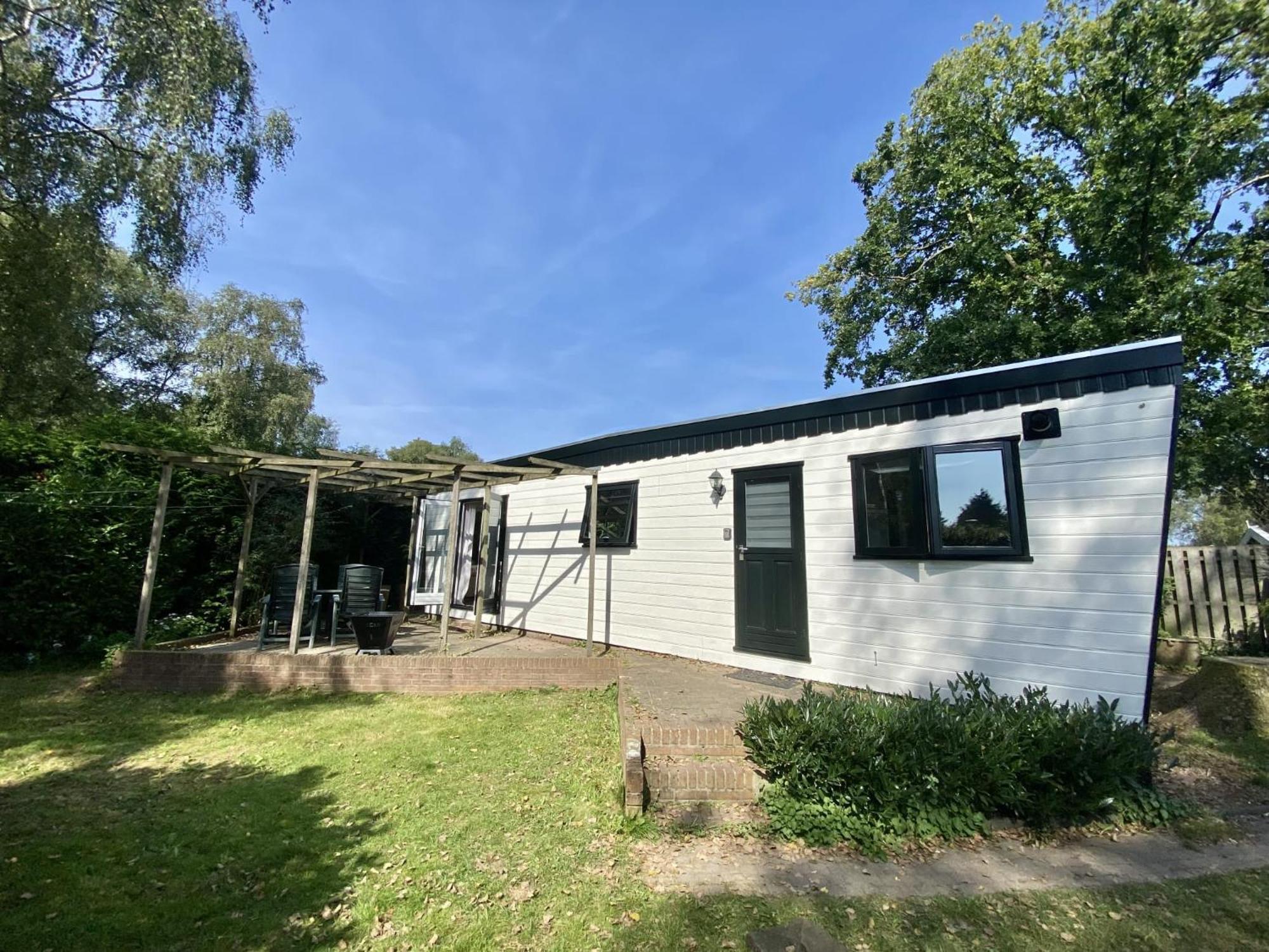 Veluwe Vakanties Chalets With Private Barrel Sauna - With Pool Bar And Restaurant Facilities In The Veluwe National Park Putten Exterior foto