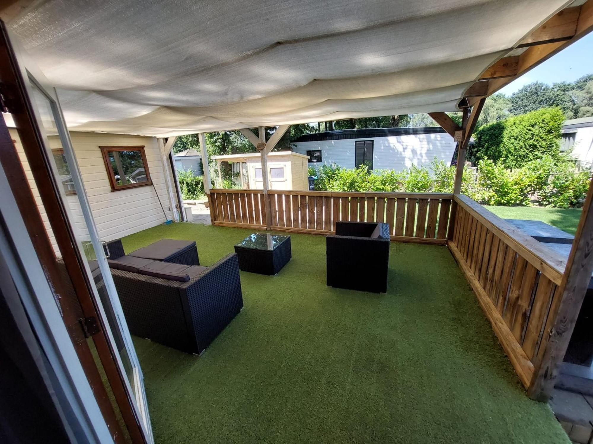 Veluwe Vakanties Chalets With Private Barrel Sauna - With Pool Bar And Restaurant Facilities In The Veluwe National Park Putten Zimmer foto